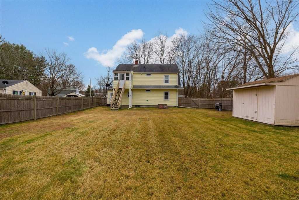 7 Holbrook Rd - Photo 3 of 14