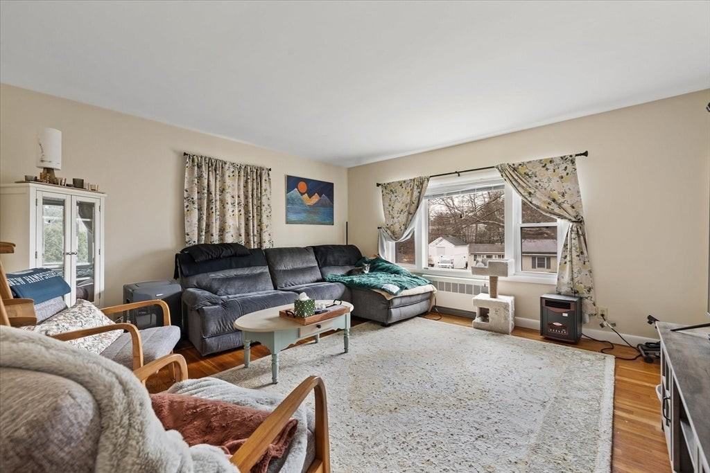 7 Holbrook Rd - Photo 4 of 14