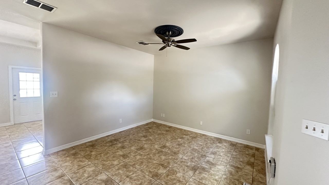 1511 Texoma St - Photo 3 of 18