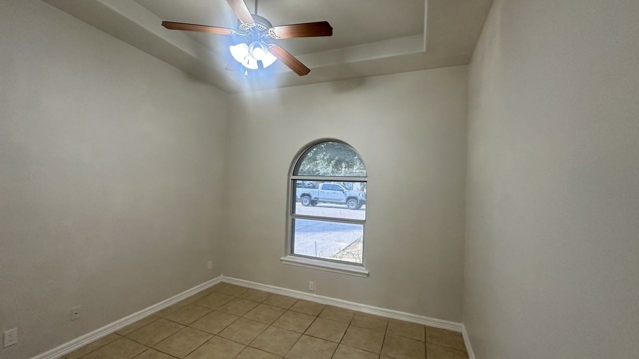 1511 Texoma St - Photo 7 of 18