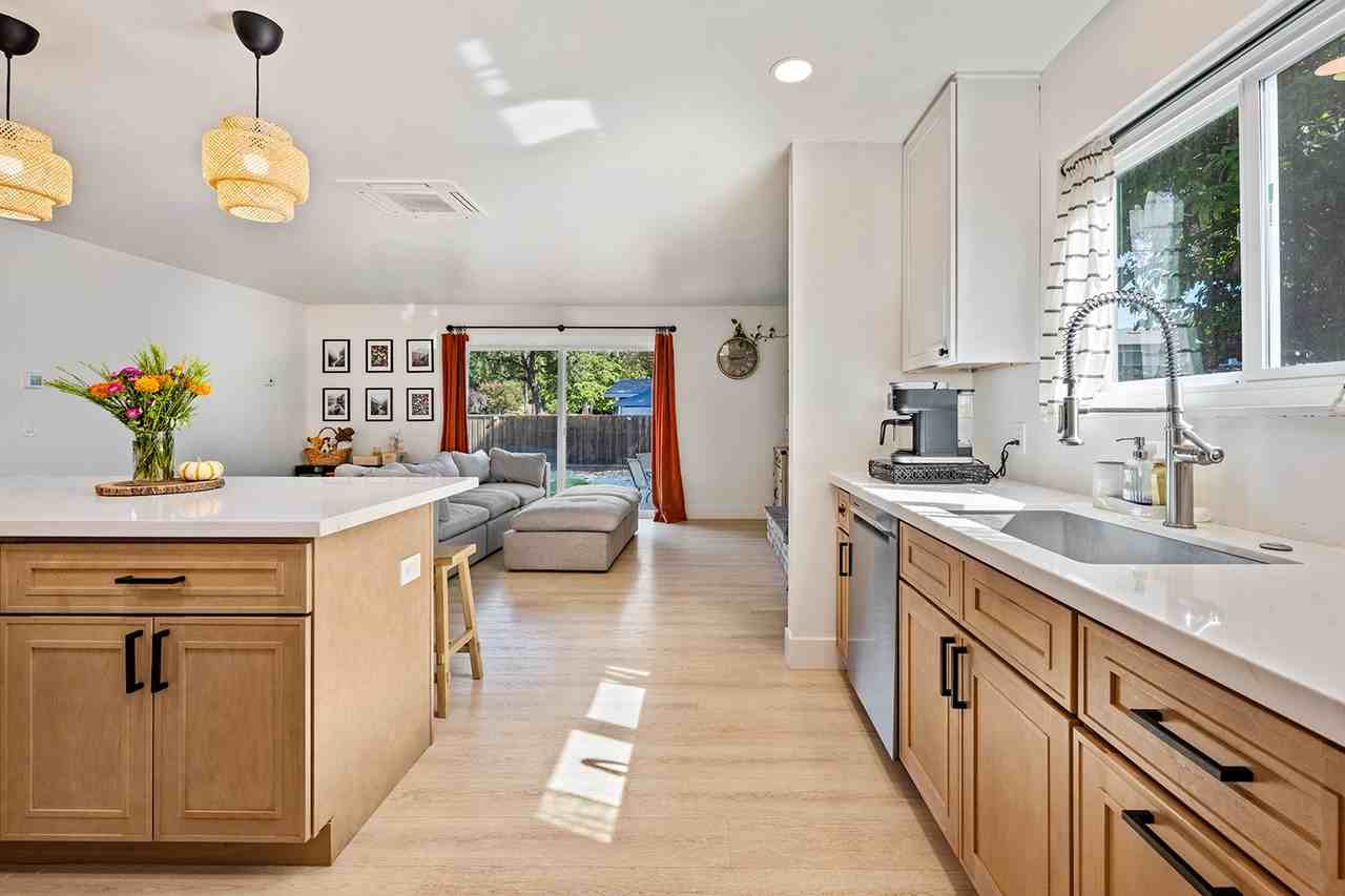 199 Bailhache Ave - Photo 4 of 17