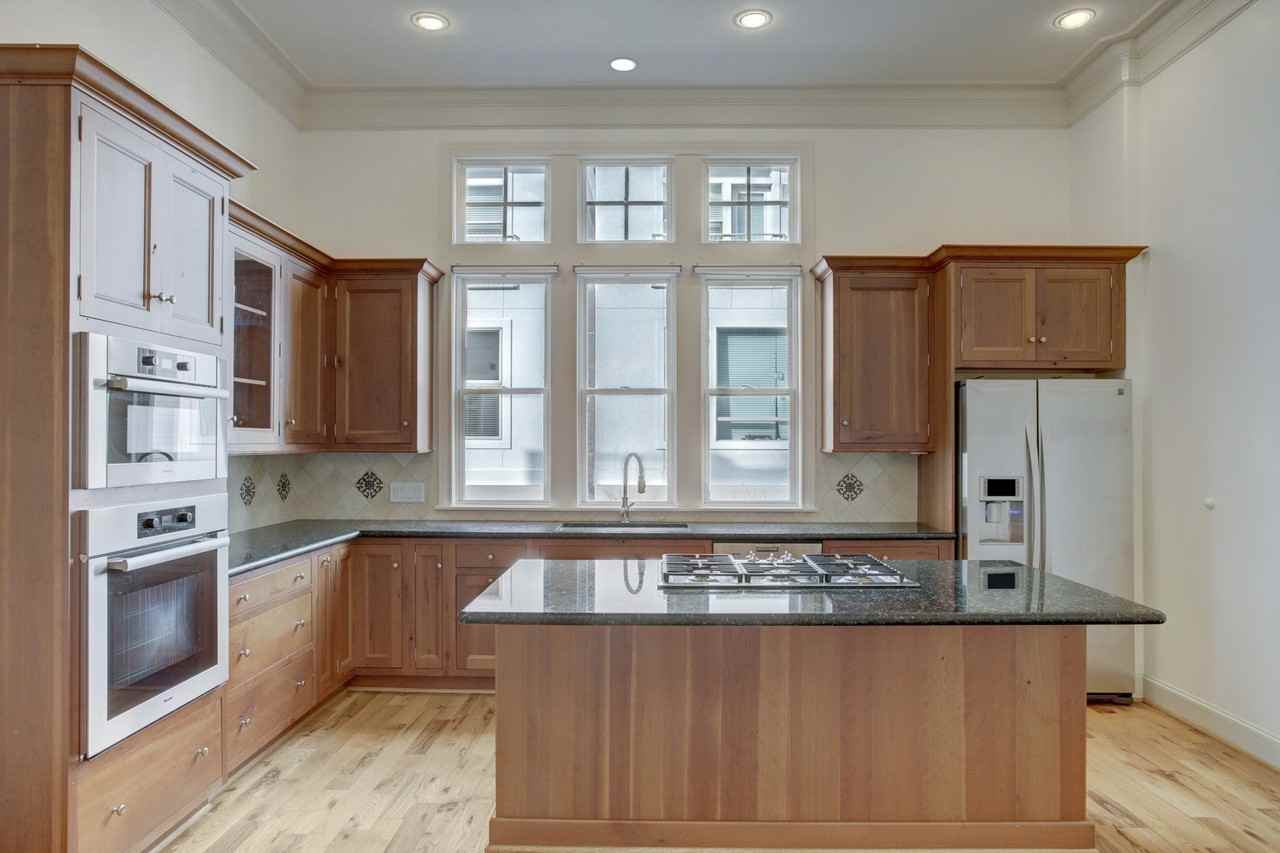 1415 Oakdale St - Photo 3 of 27