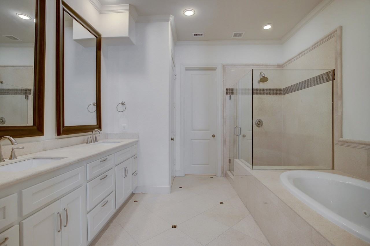 1415 Oakdale St - Photo 6 of 27