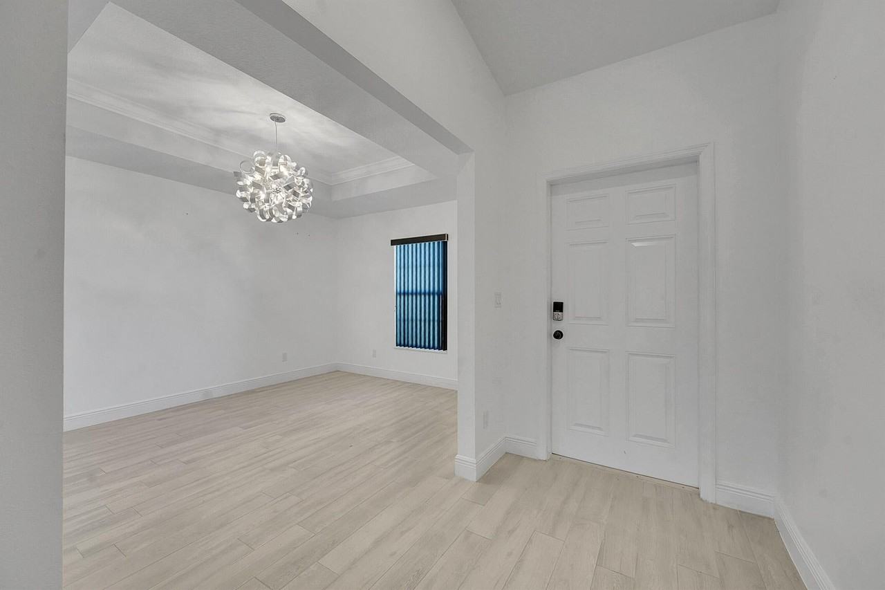 226 Sw Starfish Ave - Photo 3 of 34