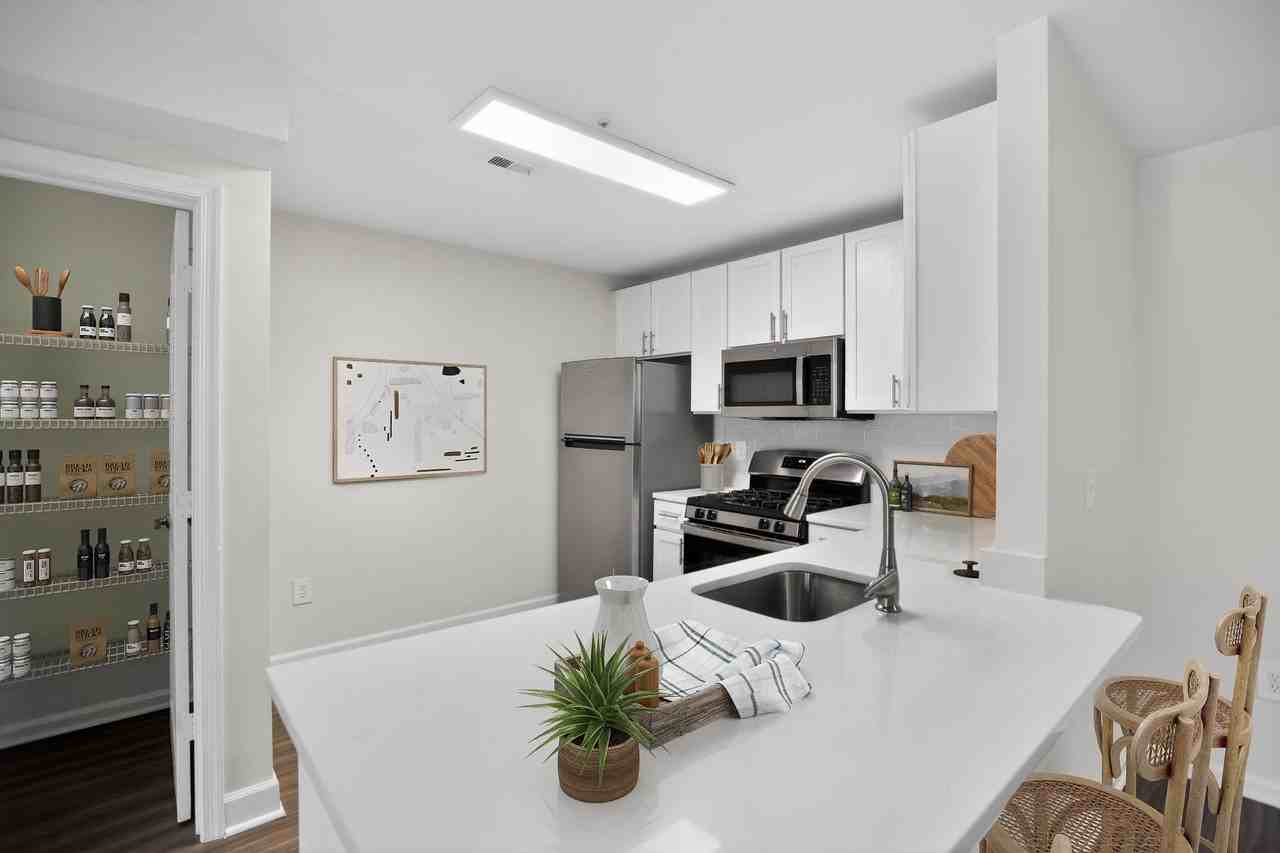 Eagle Rock Apartments at Columbia Pike - Photo 2 of 22