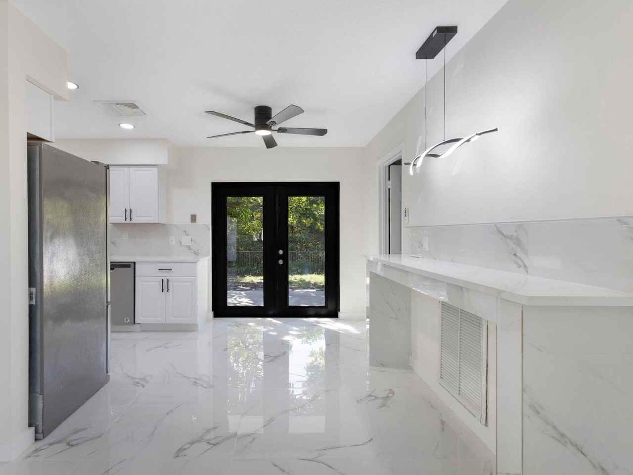 992 Mohican Boulevard - Photo 6 of 17