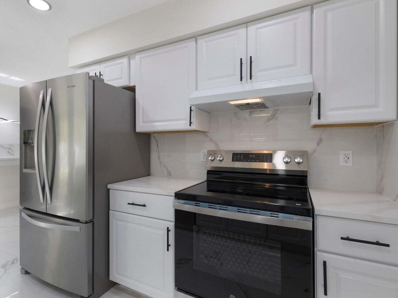 992 Mohican Boulevard - Photo 3 of 17