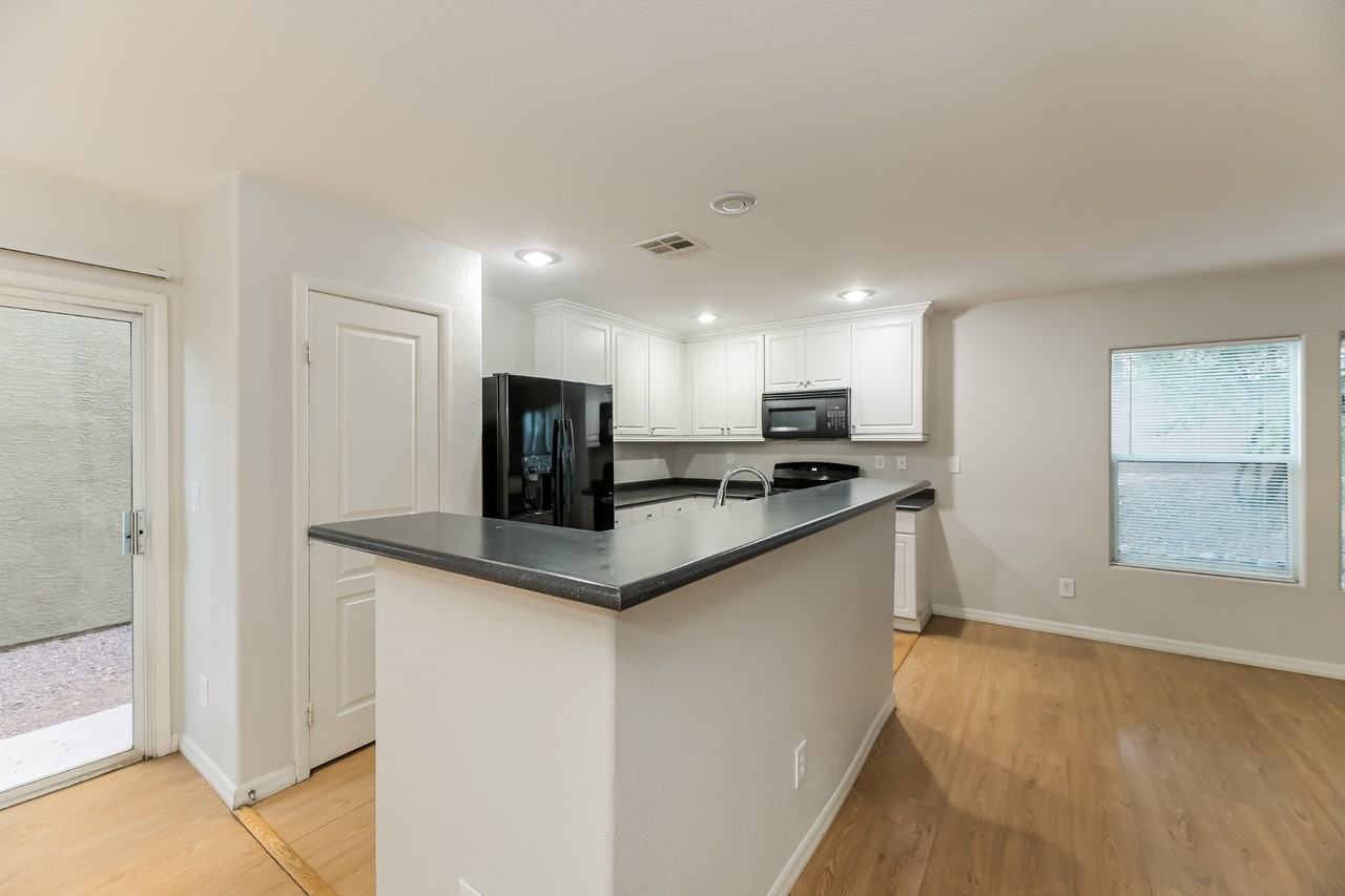 539 Shewsbury Ave - Photo 2 of 22