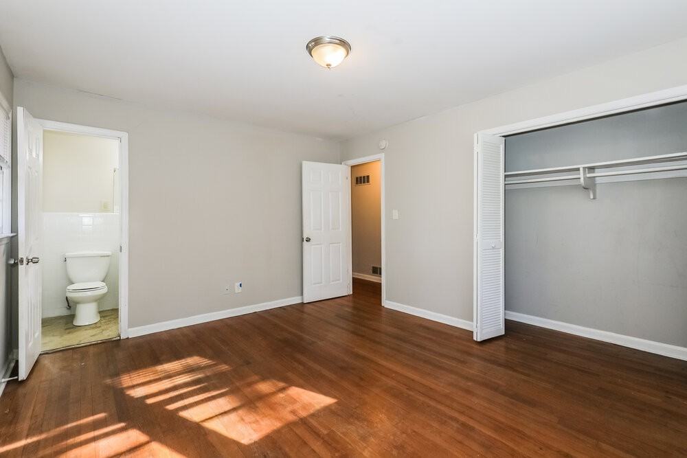 4775 Ben Hill Rd - Photo 6 of 16