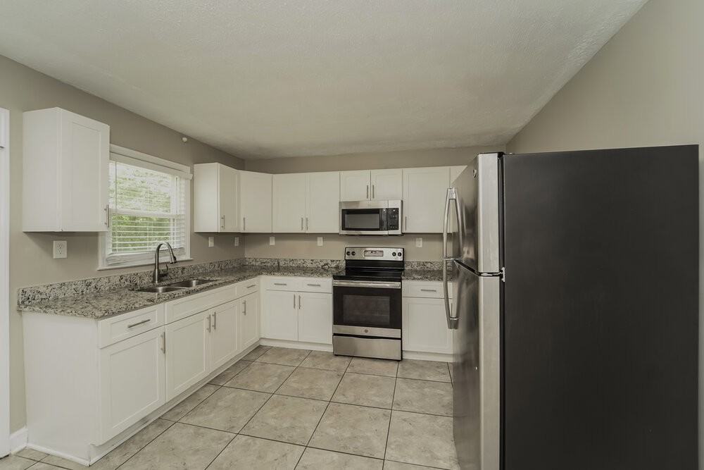 4700 Hidden Valley Rd - Photo 7 of 16