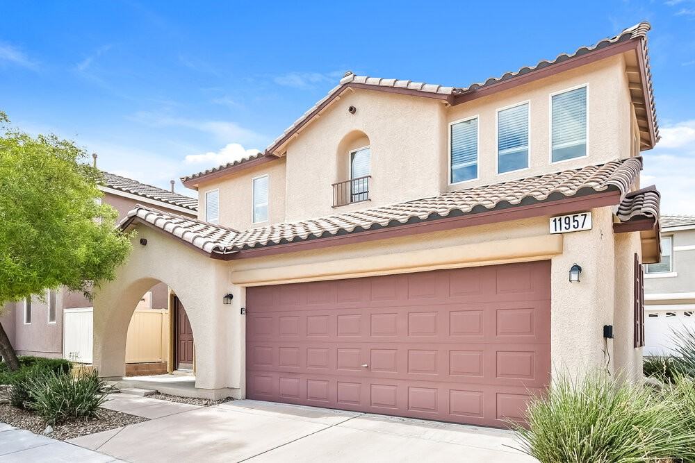 11957 Haven St - Photo 4 of 17