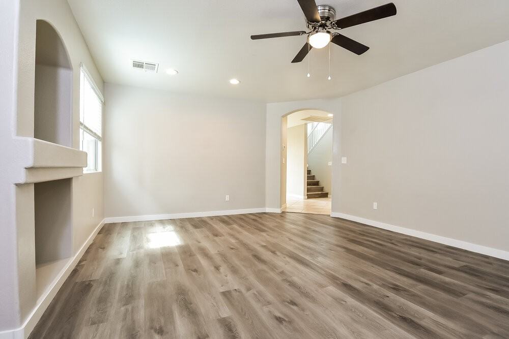 11957 Haven St - Photo 5 of 17