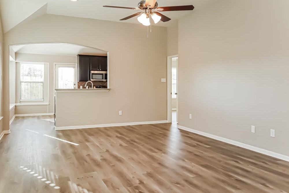 323 Sea Breeze Dr - Photo 3 of 16