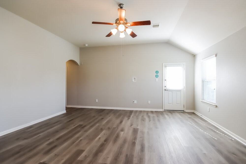 1110 Shadow Glenn Dr - Photo 4 of 19