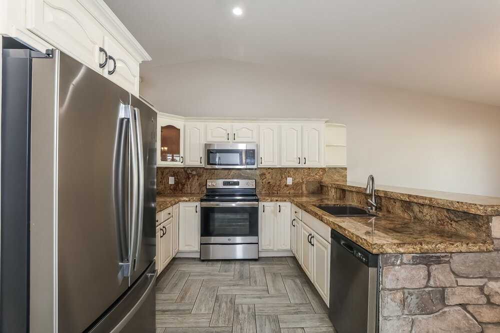 6614 W Pima St - Photo 7 of 16