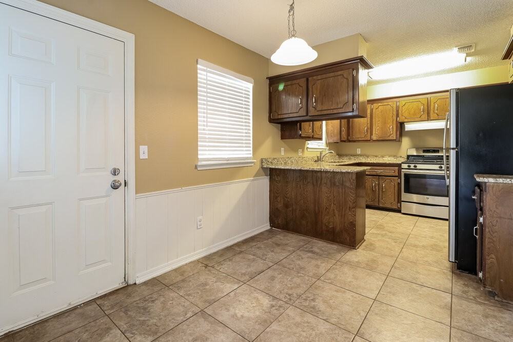 1212 Se 11th St - Photo 6 of 14