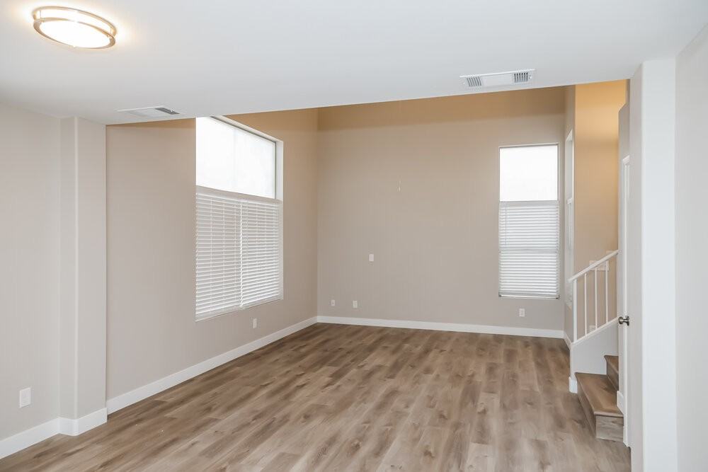 2446 Cliffwood Dr - Photo 5 of 16