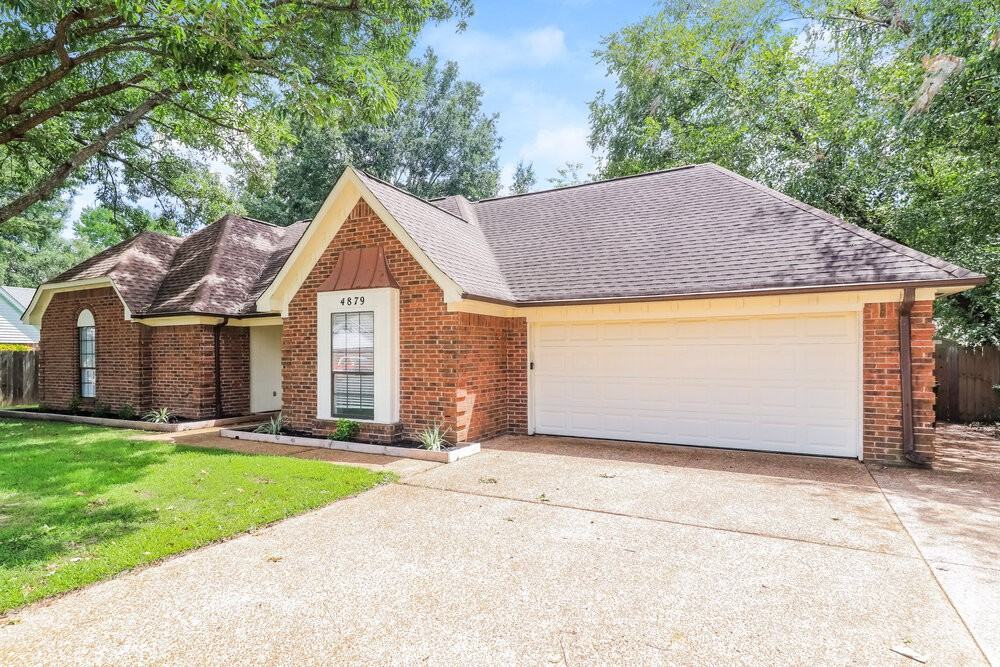 4879 Baywood Dr - Photo 3 of 19