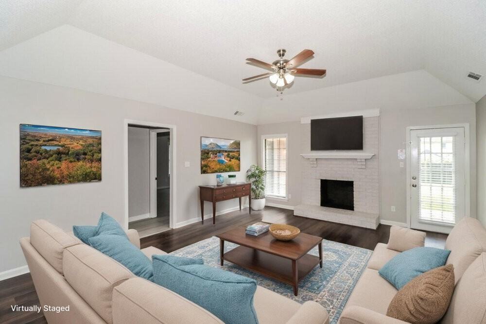 4879 Baywood Dr - Photo 4 of 19