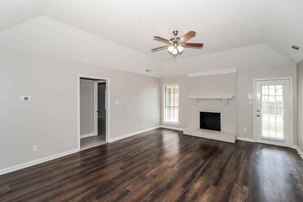 4879 Baywood Dr - Photo 5 of 19