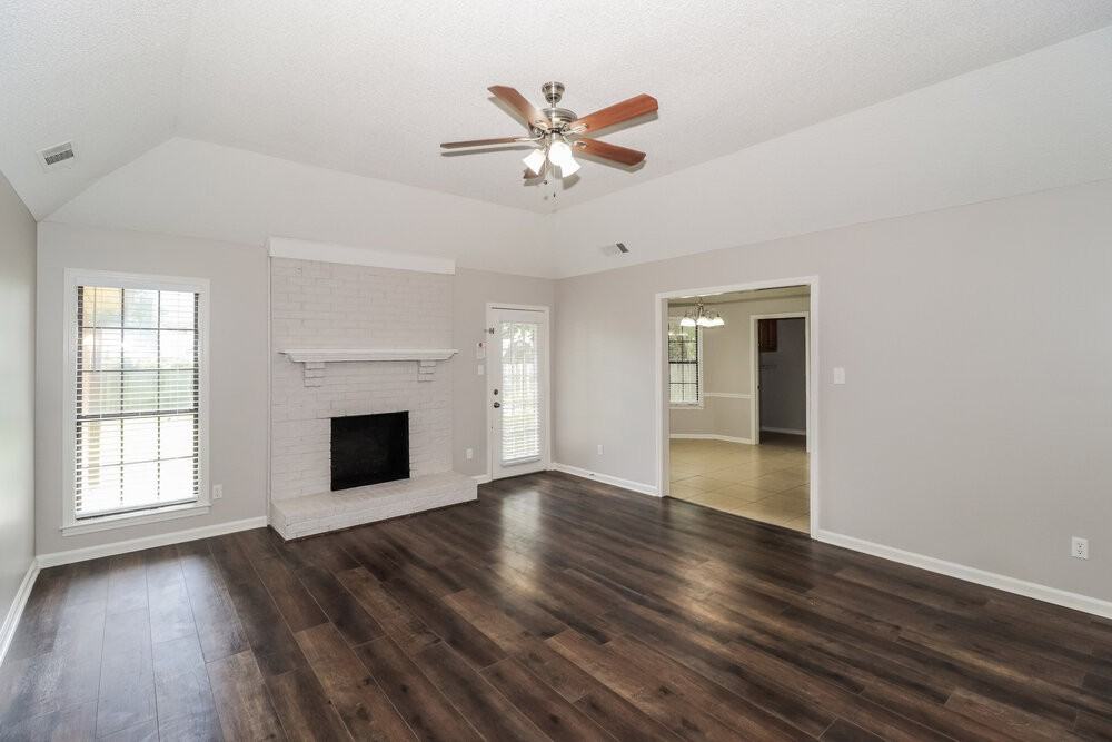 4879 Baywood Dr - Photo 6 of 19