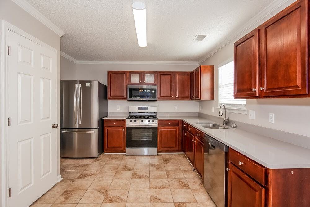 6021 Pennycross Ln - Photo 5 of 17