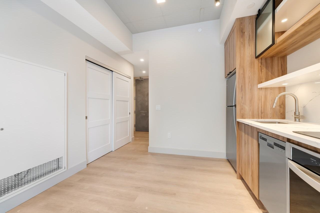 77 Florence - Photo 2 of 28