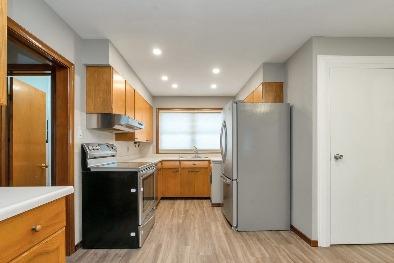 178 Wellington St E, Barrie, ON L4M 2C8, Canada - Photo 2 of 16