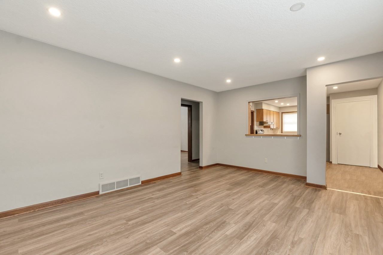 178 Wellington St E, Barrie, ON L4M 2C8, Canada - Photo 7 of 16