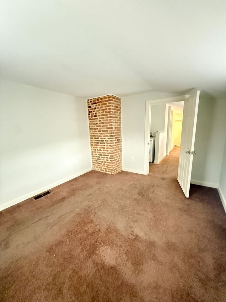 Franklin Court Apartments - Photo 3 of 11