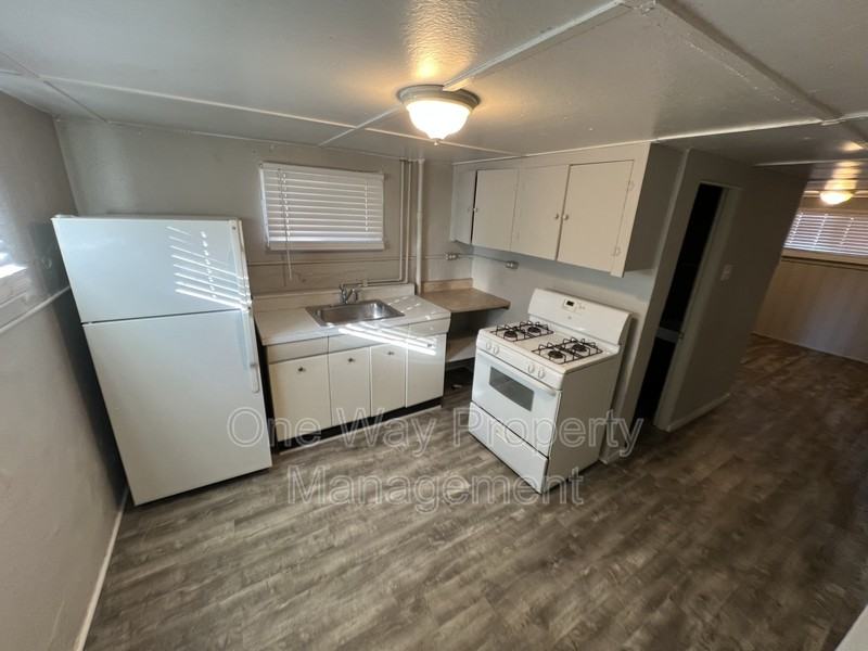 1112 7th St - Photo 2 of 14