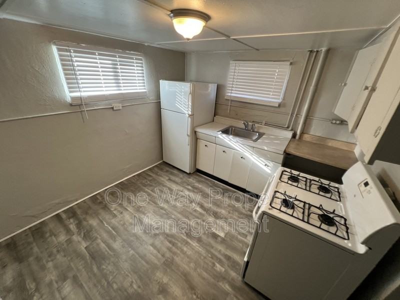 1112 7th St - Photo 3 of 14