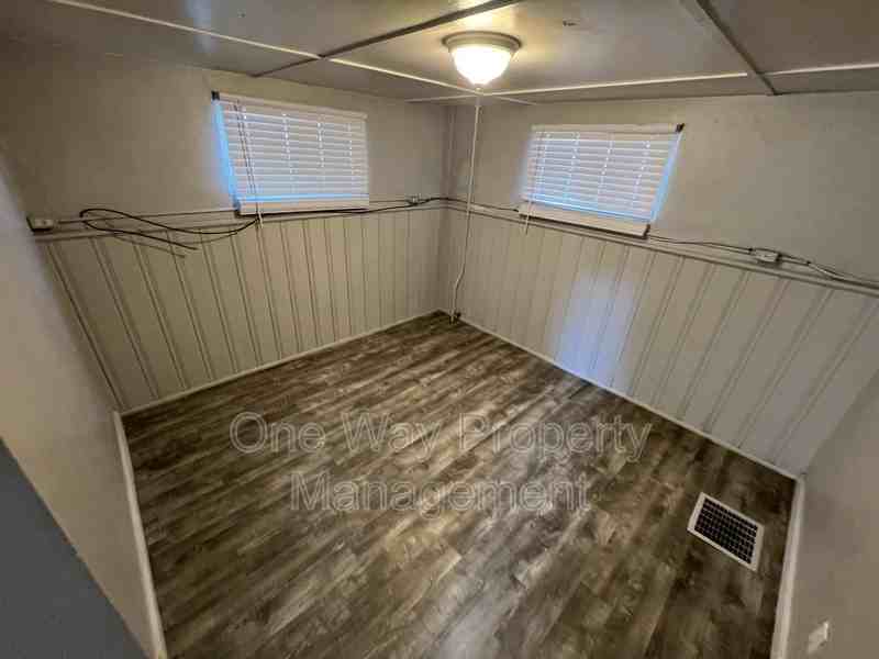 1112 7th St - Photo 5 of 14