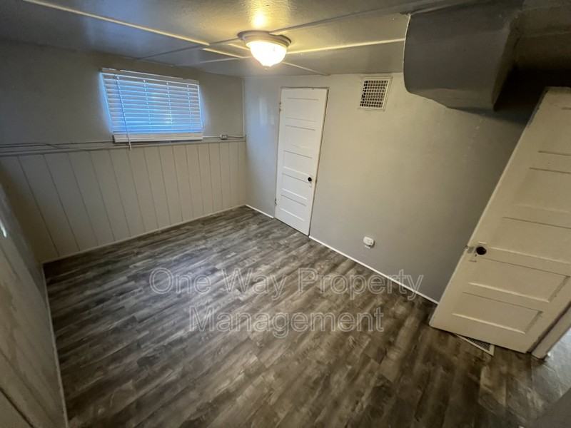 1112 7th St - Photo 6 of 14