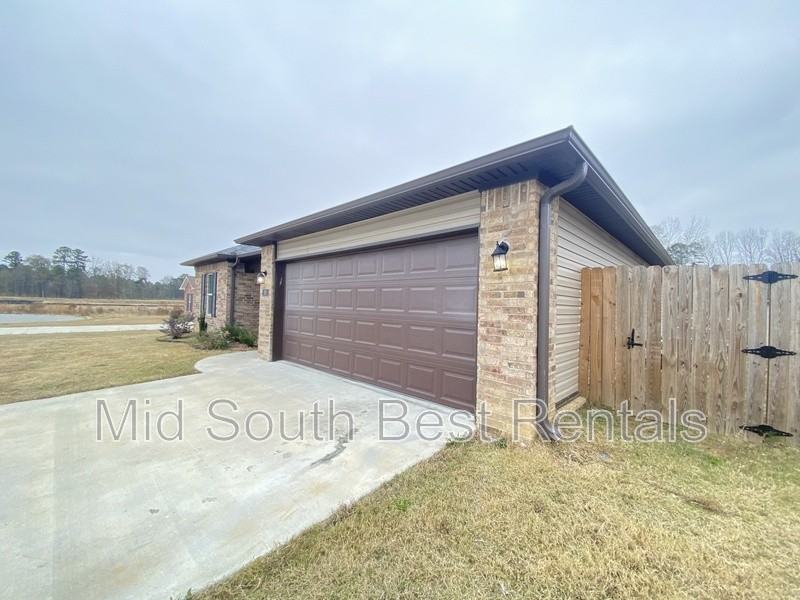 208 Magnolia Ct - Photo 2 of 18