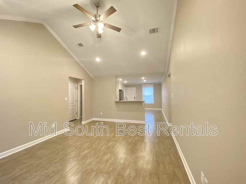 208 Magnolia Ct - Photo 3 of 18