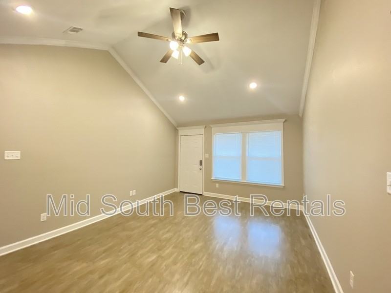 208 Magnolia Ct - Photo 4 of 18