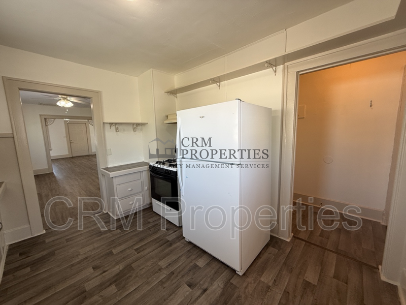 811 N Webster St - Photo 5 of 18