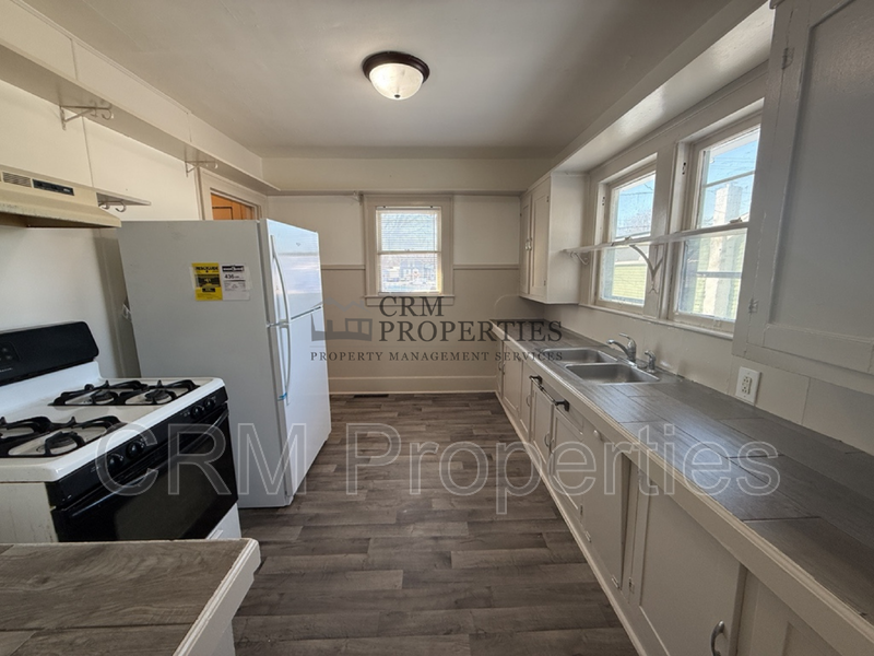 811 N Webster St - Photo 6 of 18