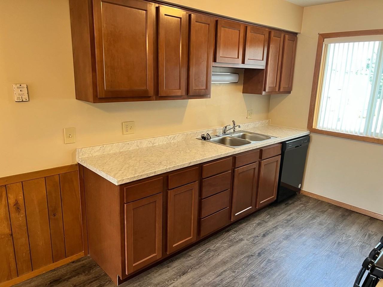 1960 Burton St Se - Photo 3 of 16