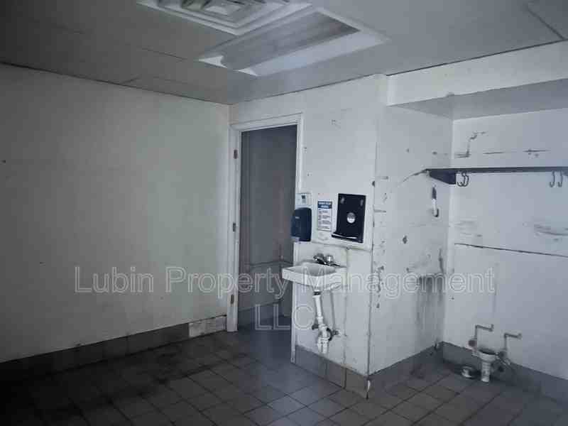 2617 Broad Ave - Photo 4 of 11