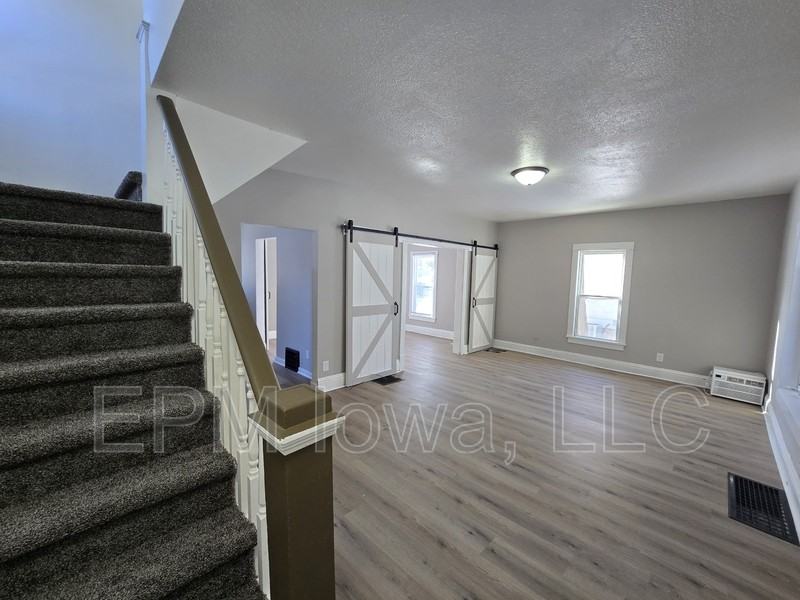 827 Dawson St - Photo 3 of 28