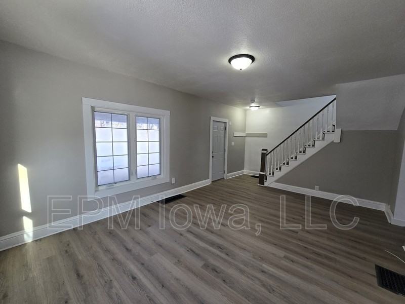 827 Dawson St - Photo 5 of 28