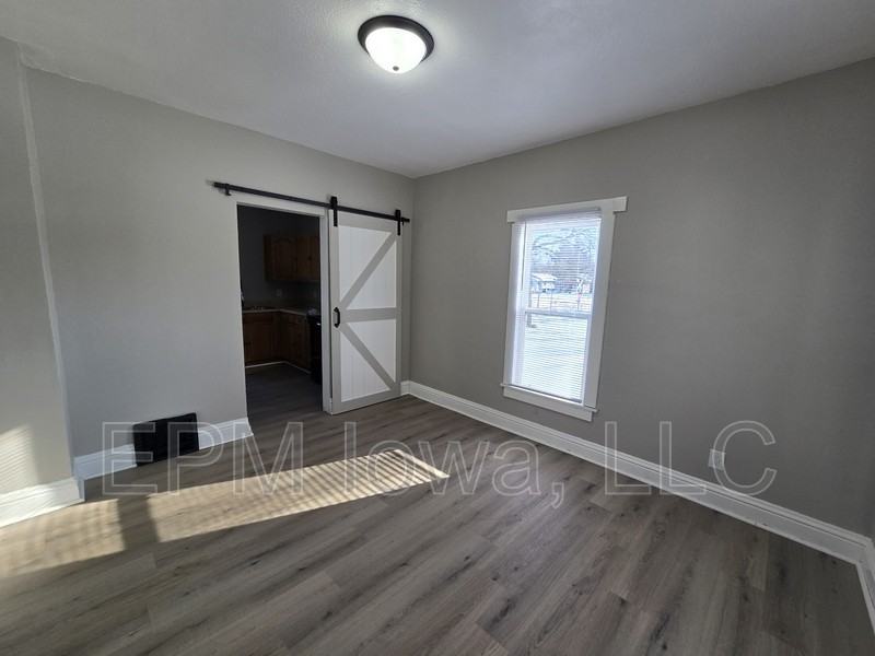 827 Dawson St - Photo 7 of 28