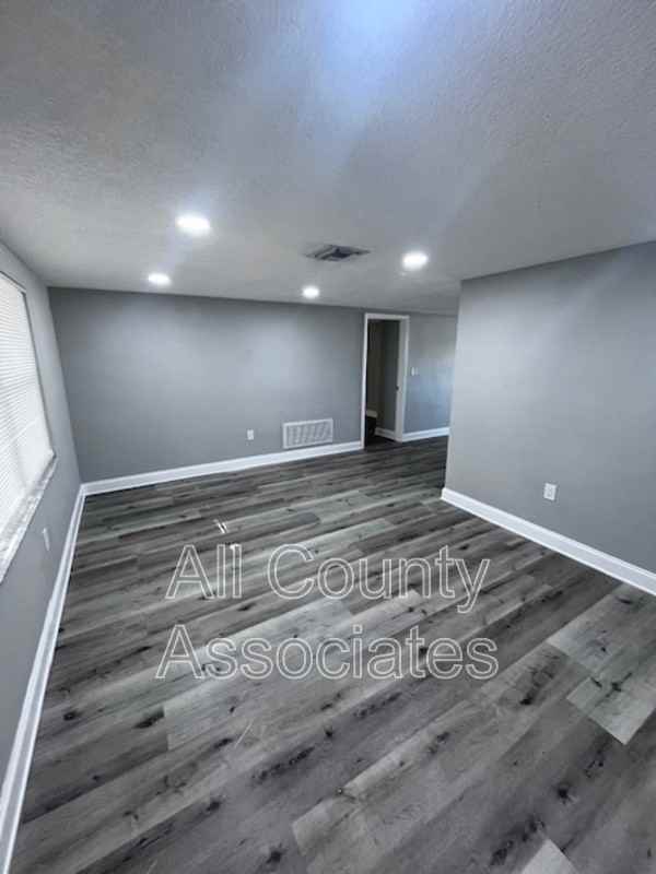 7821 Flintlock Dr - Photo 3 of 18