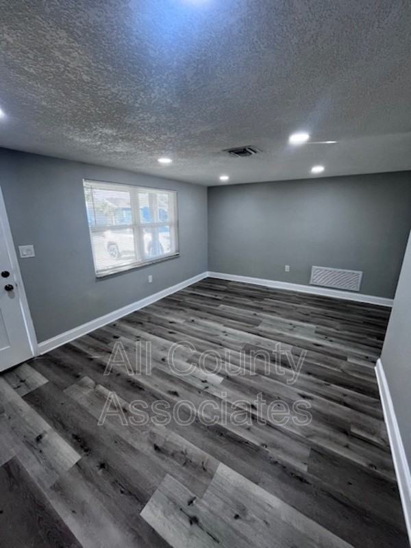 7821 Flintlock Dr - Photo 4 of 18