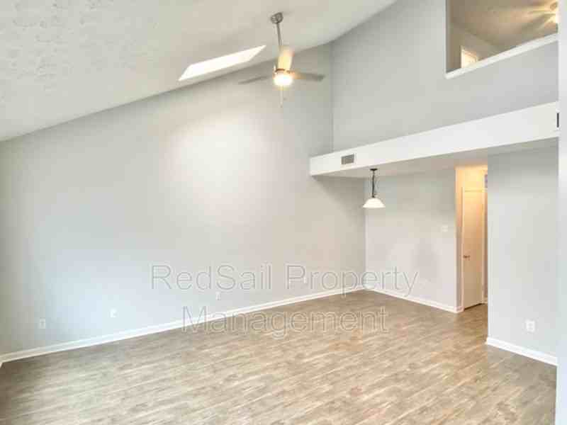 23 Riverchase Dr - Photo 3 of 13