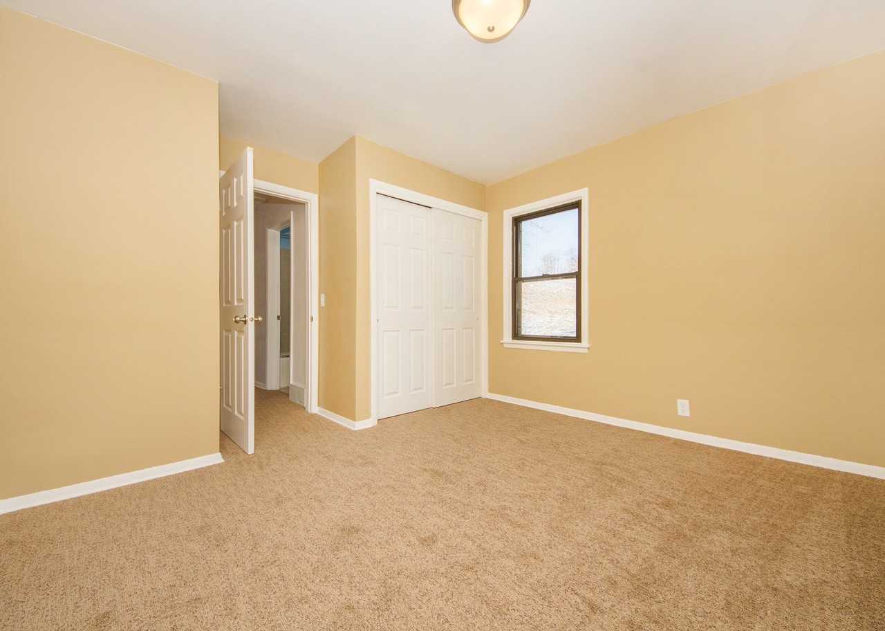 1010 Valley Drive - Photo 3 of 22
