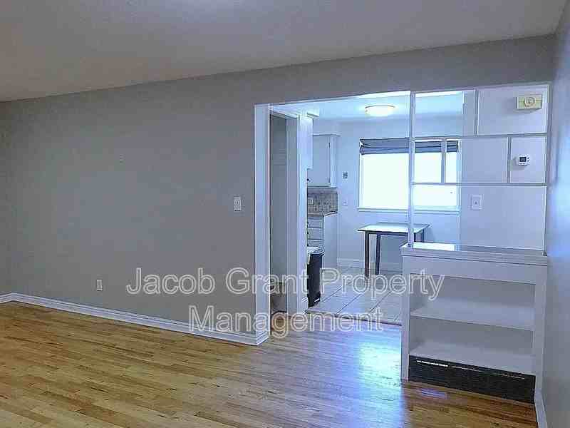 180 Chase St - Photo 3 of 30