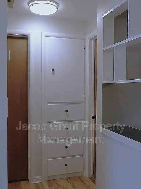 180 Chase St - Photo 6 of 30